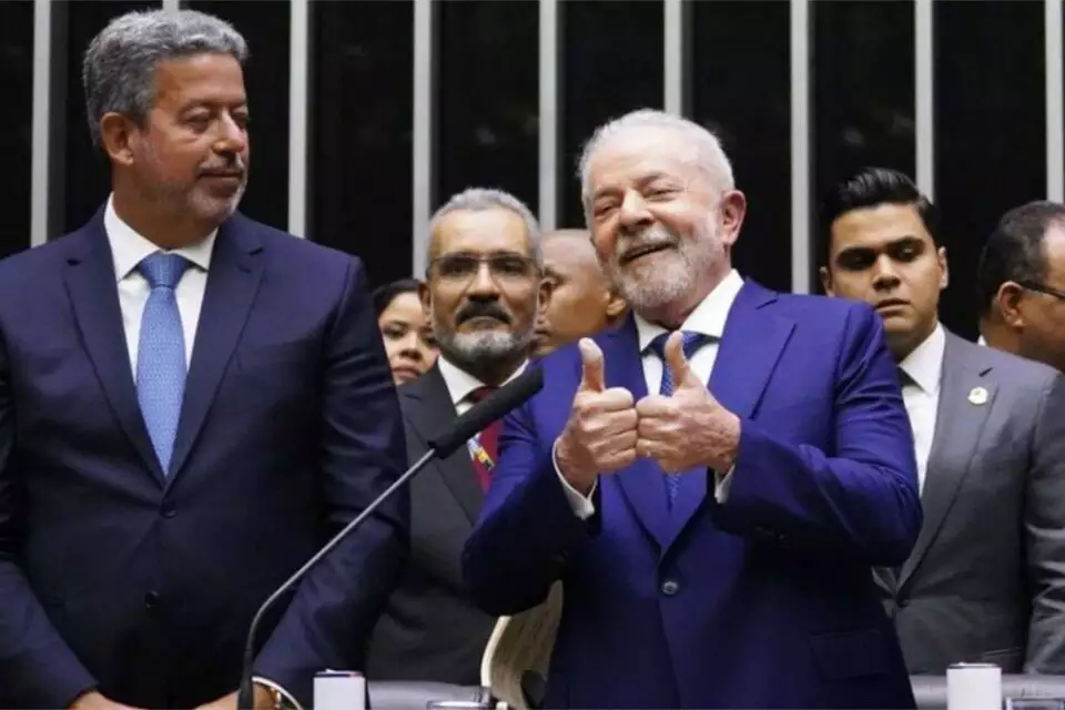 Lira é acolhido no governo Lula, mas mantém disputa com Renans